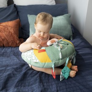 coussin d activites 2 en 1 cosy play sophie la girafe